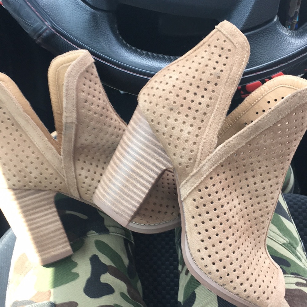 Lucky brand tan heels